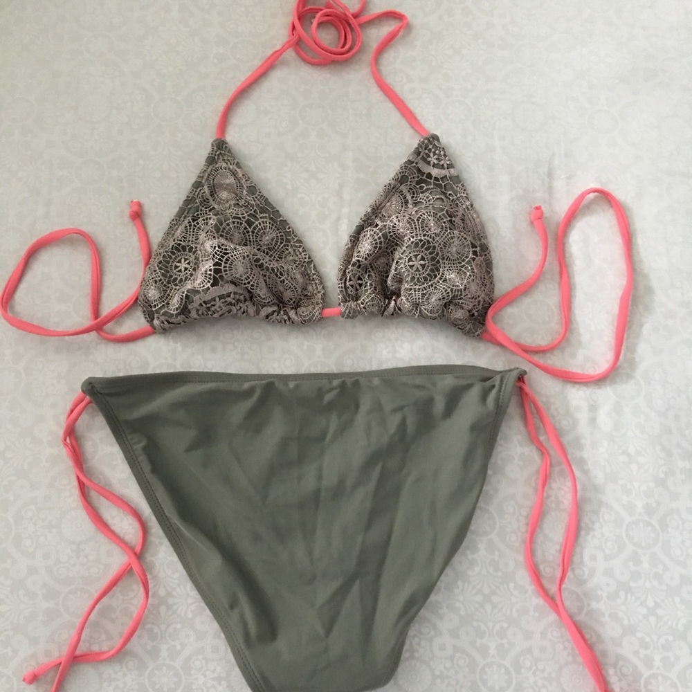 Bikini 👙 - Picture 2 of 3